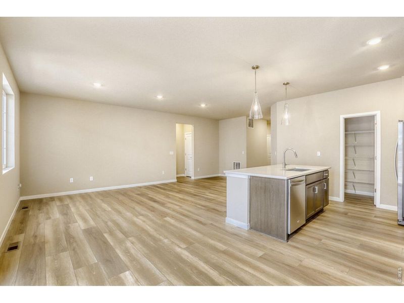 Spacious, unfurnished interior of a new home in Farmstead, Berthoud (Image 27).