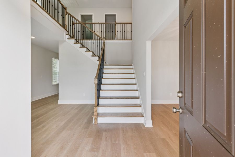 Spacious, unfurnished interior of a new home in NorthShore on the St. Marys River, Kingsland (Image 17).