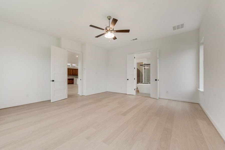 Spacious, unfurnished interior of a new home in Monterra, Fate (Image 26).