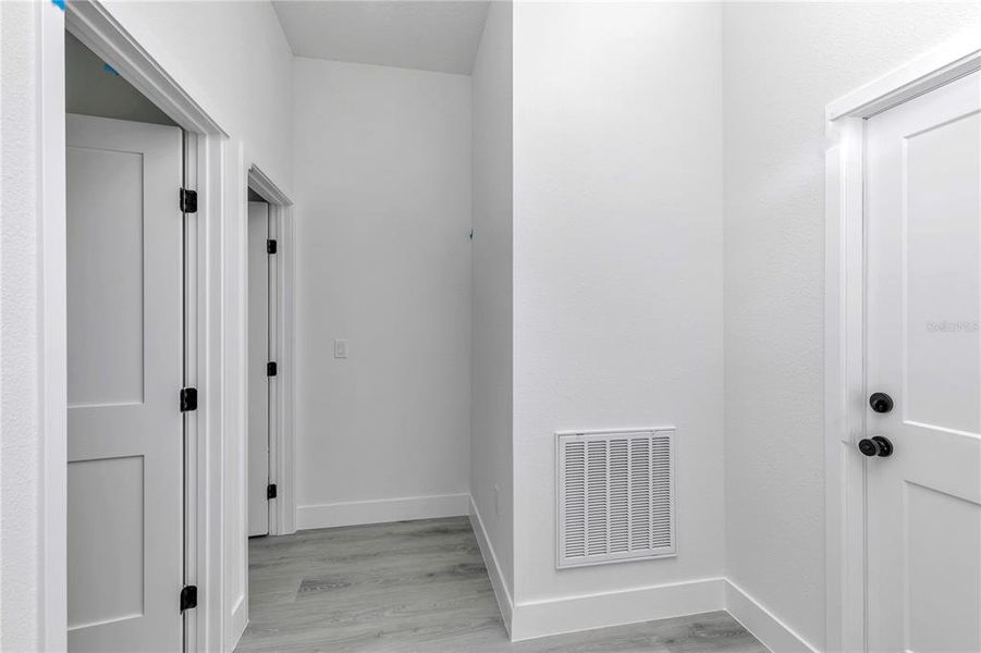 Spacious, unfurnished interior of a new home in , Ocala (Image 23).