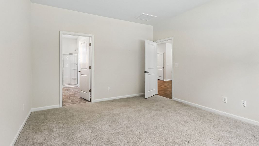 Spacious, unfurnished interior of a new home in Sease's Pond, Gilbert (Image 19).