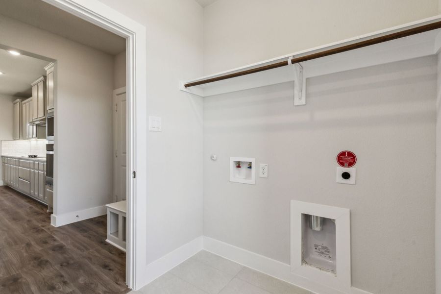 Representative unfurnished interior of a home built from the Yukon by Centre Living Homes in Lakeway Estates, Waxahachie (Image 17).