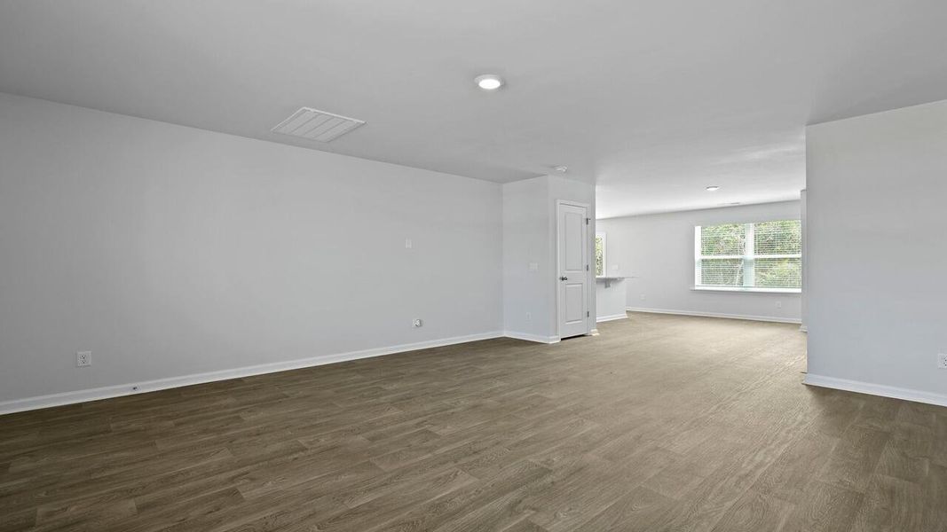 Spacious, unfurnished interior of a new home in Sheep Island, Summerville (Image 11).
