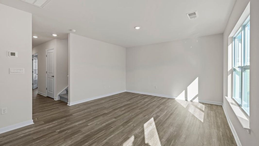 Spacious, unfurnished interior of a new home in Cedar Gap, Fountain Inn (Image 16).