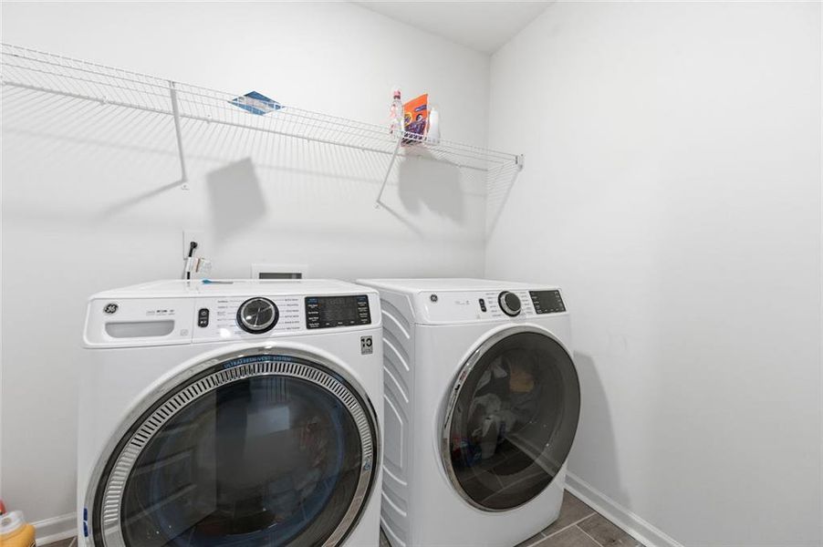Close-up of interior finishes inside a home in Water Oak Estates, Lawrenceville (Image 21).