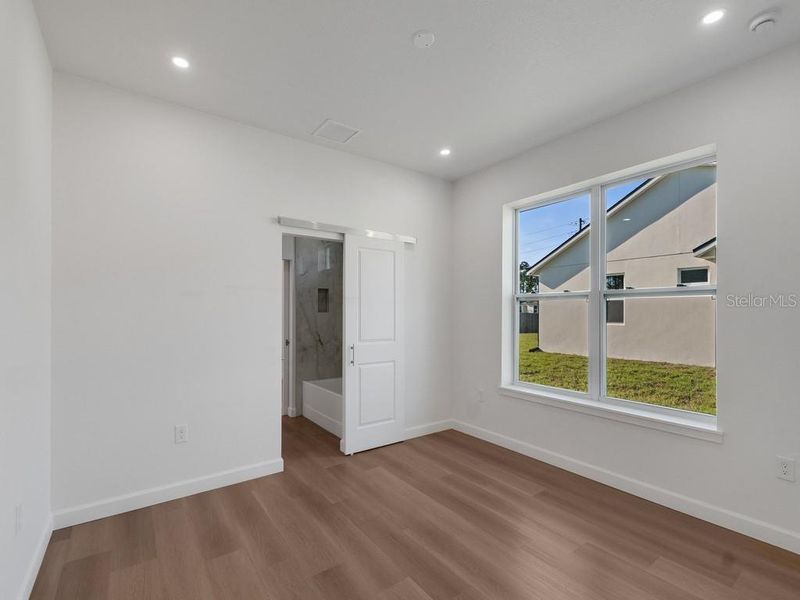 Spacious, unfurnished interior of a new home in , Palm Bay (Image 16).