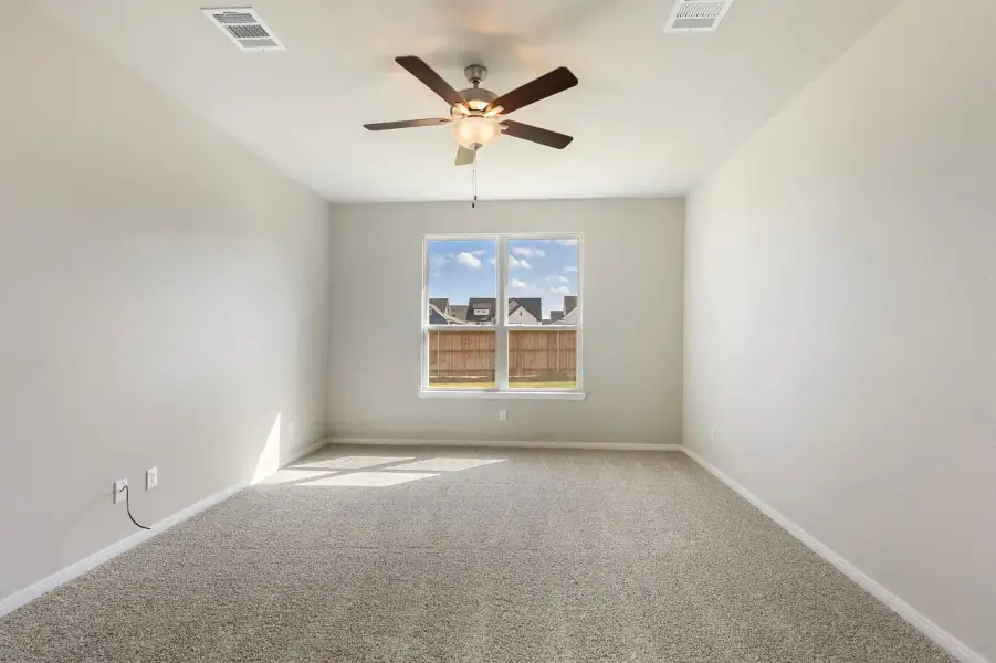 Spacious, unfurnished interior of a new home in South Fork, Waco (Image 11).