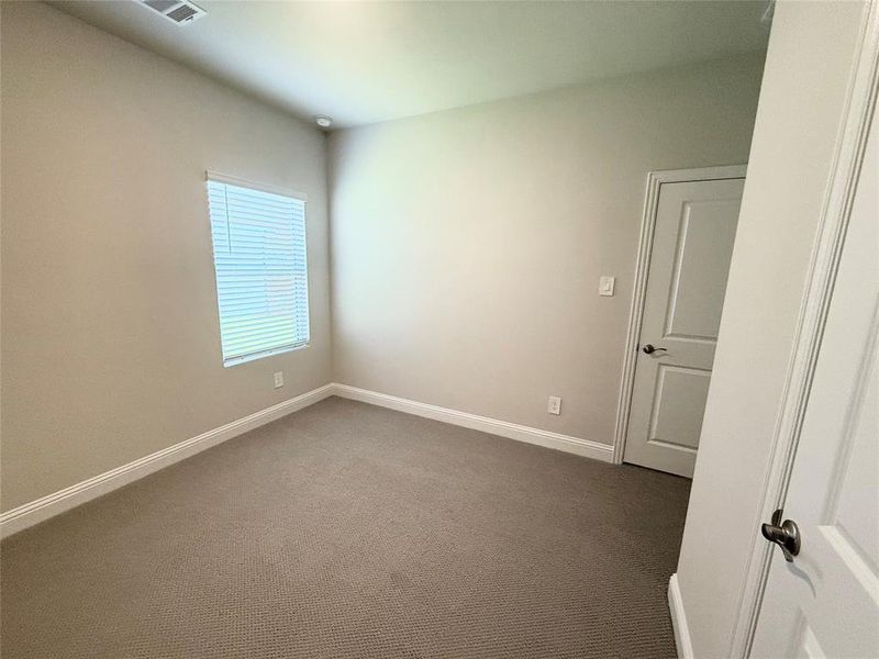 Neutral-toned wall finishes Neutral-toned wall finishes