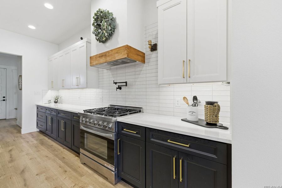 Furnished interior view inside a new home in , Bandera (Image 16).