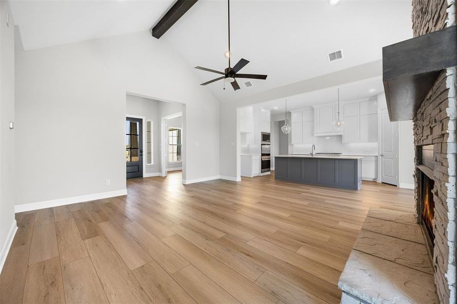 Spacious, unfurnished interior of a new home in Waterfall Ranch - 1 Acre Lots, Waxahachie (Image 15). Spacious, unfurnished interior of a new home in Waterfall Ranch - 1 Acre Lots, Waxahachie (Image 15).