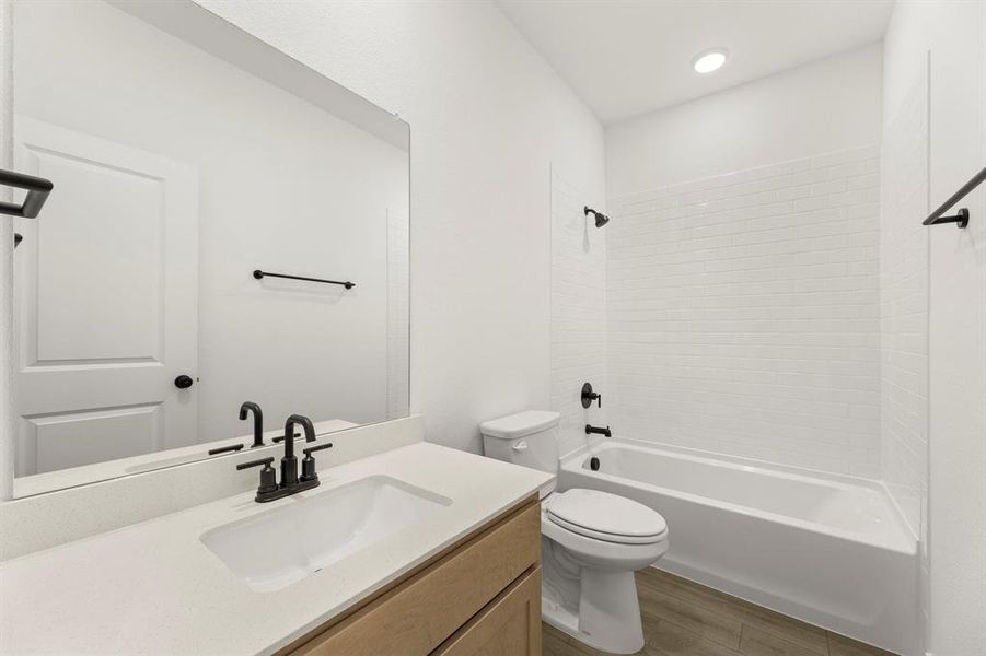 17. 843 Perdernales - 2ND Bath