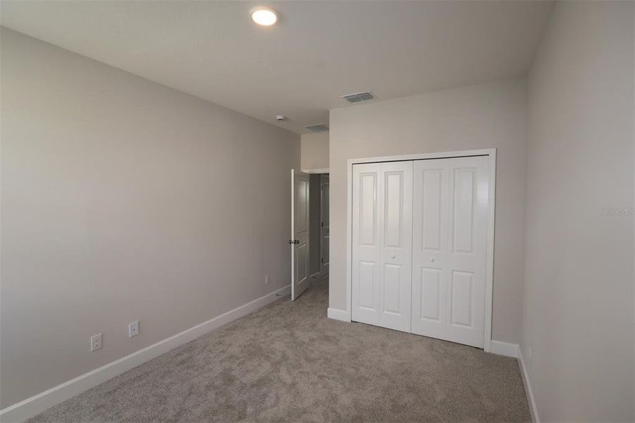 Spacious, unfurnished interior of a new home in Bay Lake Farms, St. Cloud (Image 41).