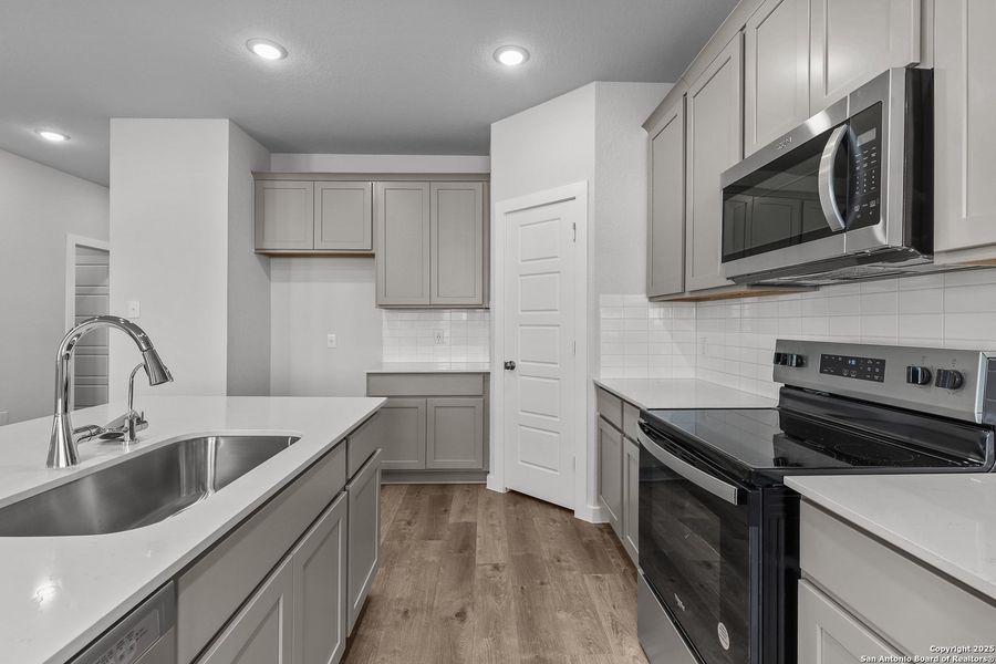 Furnished interior view inside a new home in Cinco Lakes, San Antonio (Image 10).