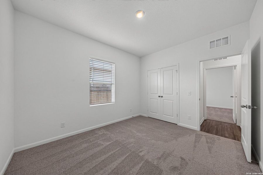 Spacious, unfurnished interior of a new home in Hennersby Hollow, San Antonio (Image 11).