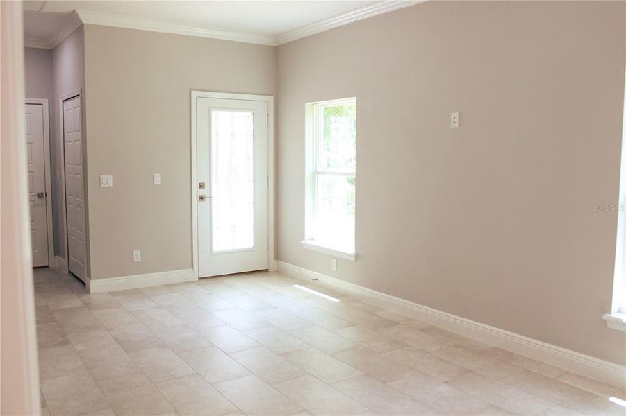Spacious, unfurnished interior of a new home in , Leesburg (Image 6).