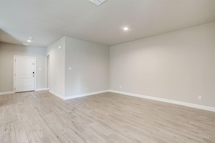 Spacious, unfurnished interior of a new home in , Burleson (Image 31).