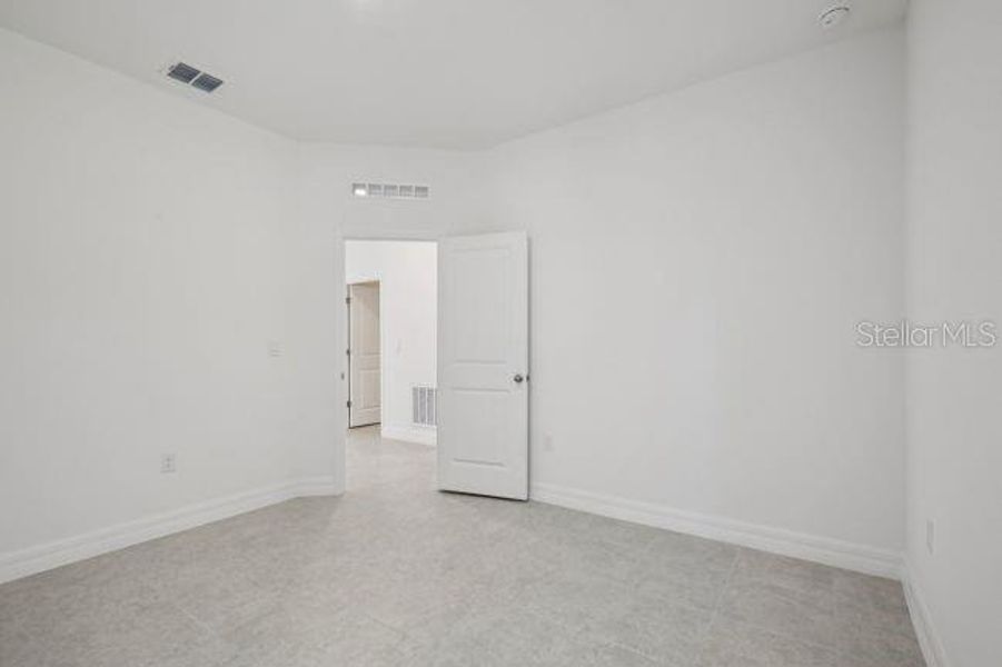 Spacious, unfurnished interior of a new home in , Punta Gorda (Image 20).