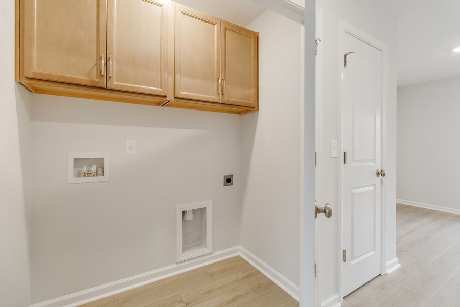 Spacious, unfurnished interior of a new home in Astoria, Columbia (Image 20).