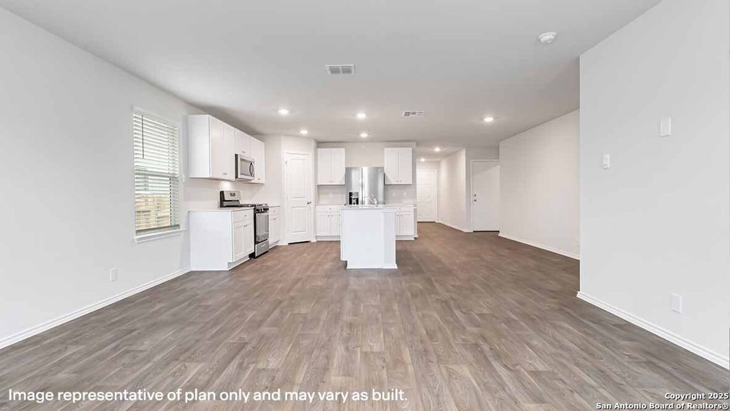 Spacious, unfurnished interior of a new home in Redbird Ranch, San Antonio (Image 21).