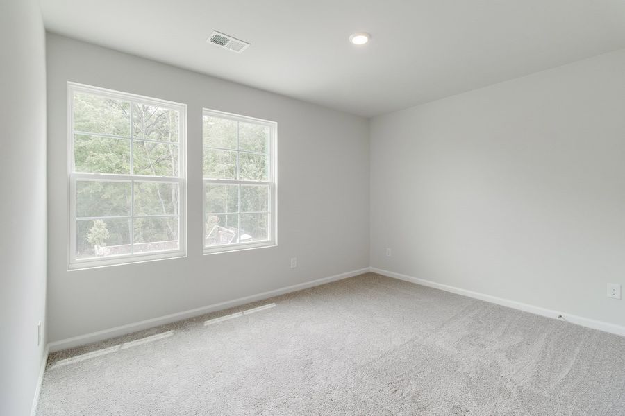 Spacious, unfurnished interior of a new home in Bluefield, Lexington (Image 27).