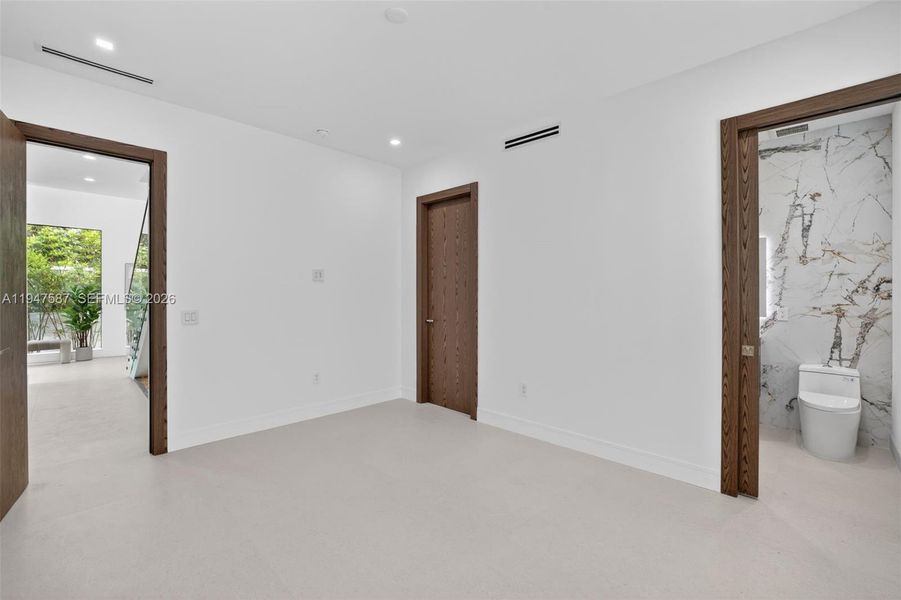 Spacious, unfurnished interior of a new home in , Fort Lauderdale (Image 78).