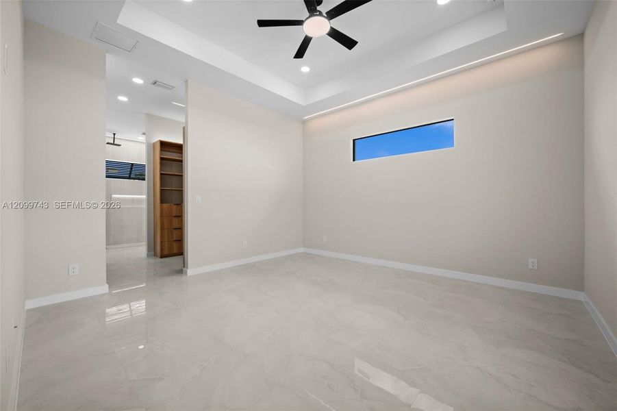 Spacious, unfurnished interior of a new home in , Cape Coral (Image 36).