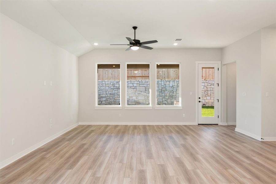 Spacious, unfurnished interior of a new home in Lariat, Liberty Hill (Image 28).