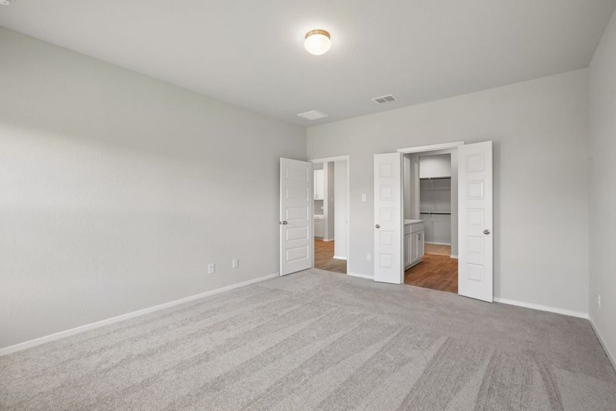 Spacious, unfurnished interior of a new home in Cloverleaf, Austin (Image 23).