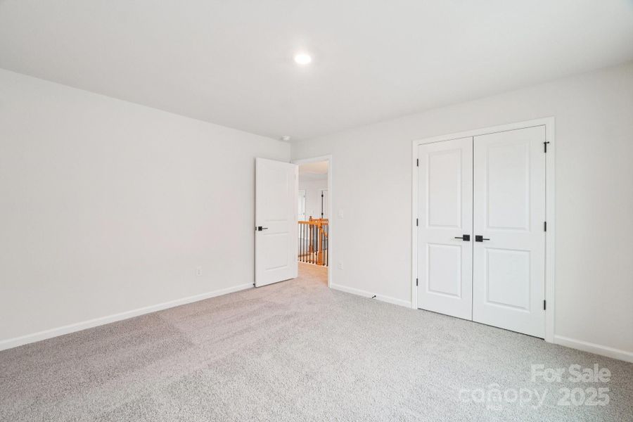 Spacious, unfurnished interior of a new home in Sylvan Creek, Denver (Image 27).