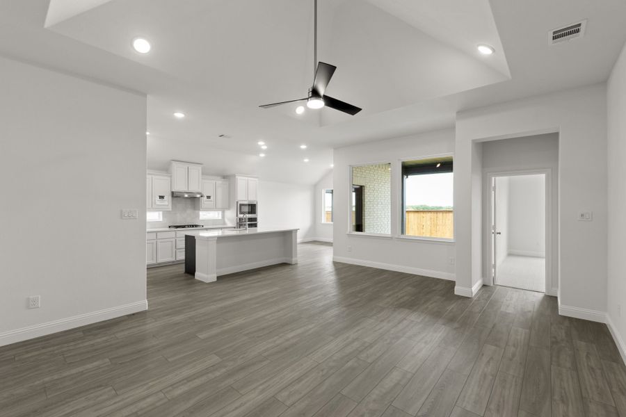 Spacious, unfurnished interior of a new home in Creekview Meadows, Pilot Point (Image 12).