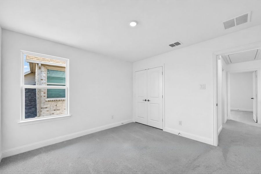 Spacious, unfurnished interior of a new home in South Oak, Oak Point (Image 20). Spacious, unfurnished interior of a new home in South Oak, Oak Point (Image 20).