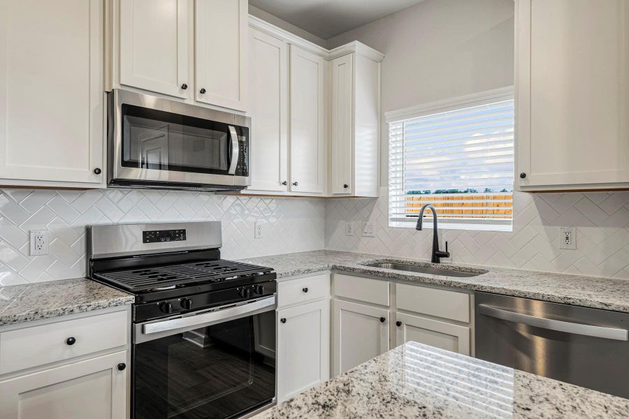 Furnished interior view inside a new home in Sweetwater Ridge, Conroe (Image 7). Furnished interior view inside a new home in Sweetwater Ridge, Conroe (Image 7).
