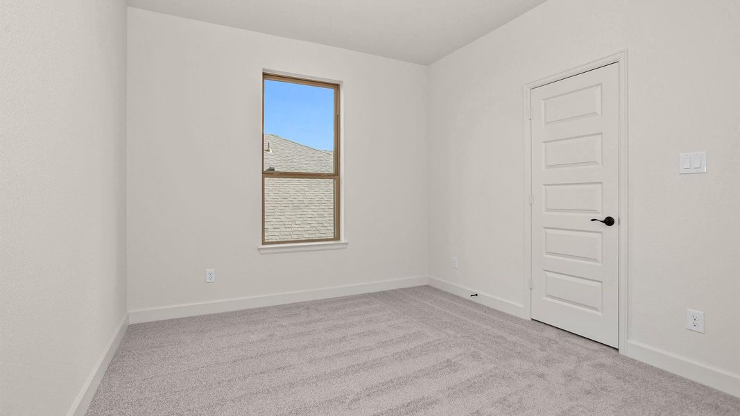 Spacious, unfurnished interior of a new home in Elyson, Katy (Image 8).