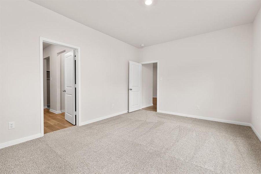 Spacious, unfurnished interior of a new home in Creekside Estates, Terrell (Image 4).