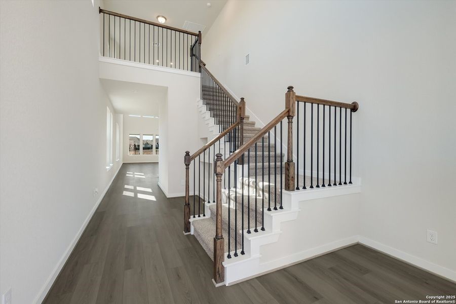 Spacious, unfurnished interior of a new home in Foxbrook, Schertz (Image 23).