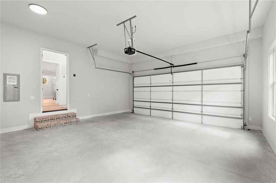 Spacious, unfurnished interior of a new home in , Brookhaven (Image 37).