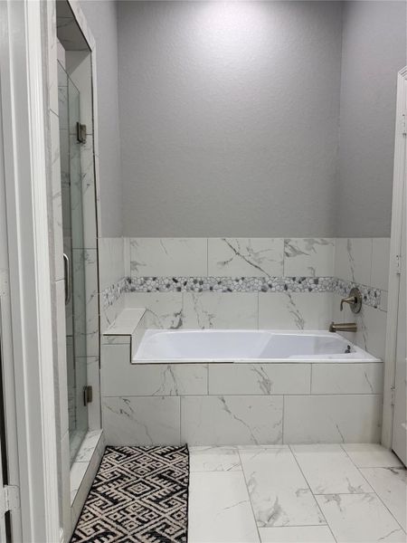 Furnished interior view inside a new home in , Anahuac (Image 5).