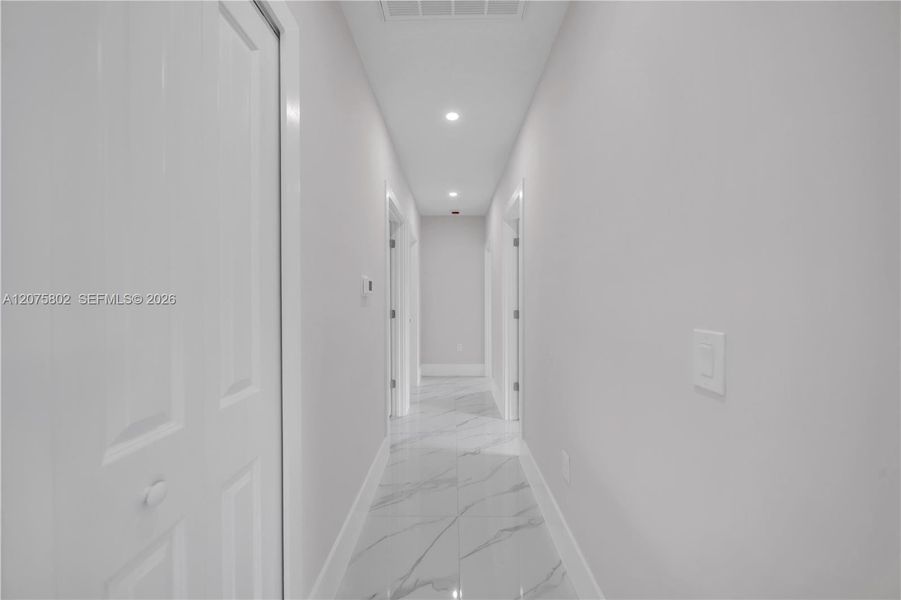 Spacious, unfurnished interior of a new home in , Lehigh Acres (Image 14).