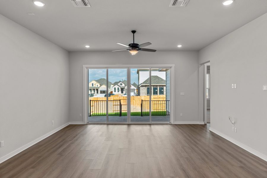 Spacious, unfurnished interior of a new home in Lariat, Liberty Hill (Image 33).