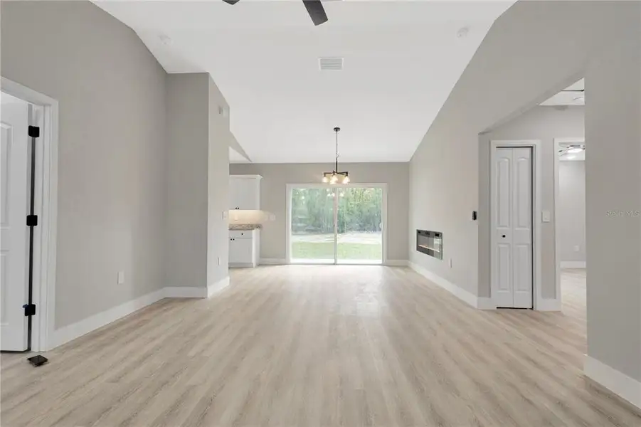 Spacious, unfurnished interior of a new home in , Belleview (Image 33).