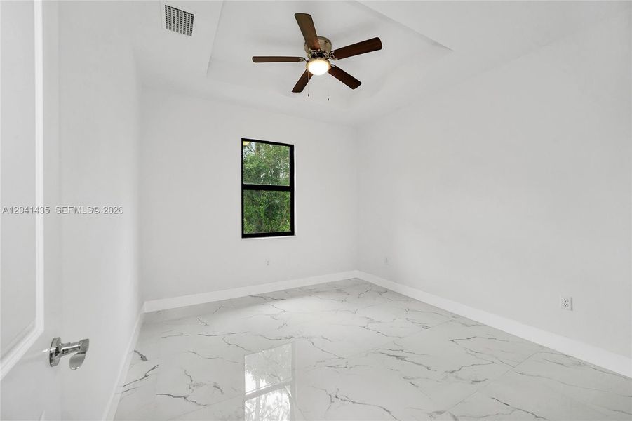 Spacious, unfurnished interior of a new home in , Lehigh Acres (Image 19).