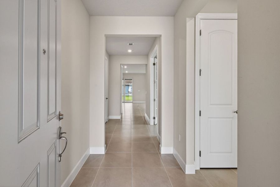 Spacious, unfurnished interior of a new home in Del Webb Tradition, Port St. Lucie (Image 26).