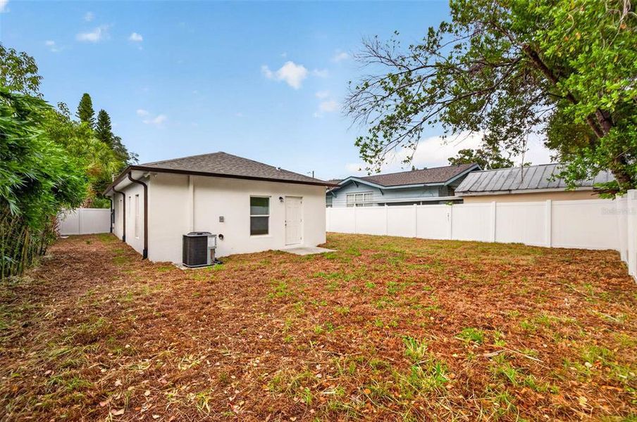 Exterior details and patio area of a home in , Tampa (Image 16).