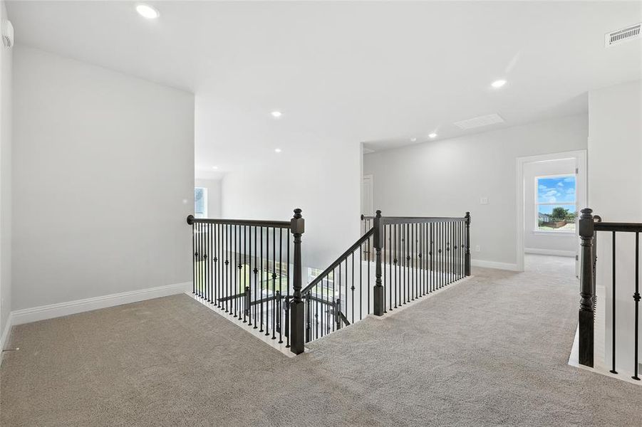 Spacious, unfurnished interior of a new home in Ridge Crossing, Waxahachie (Image 18).