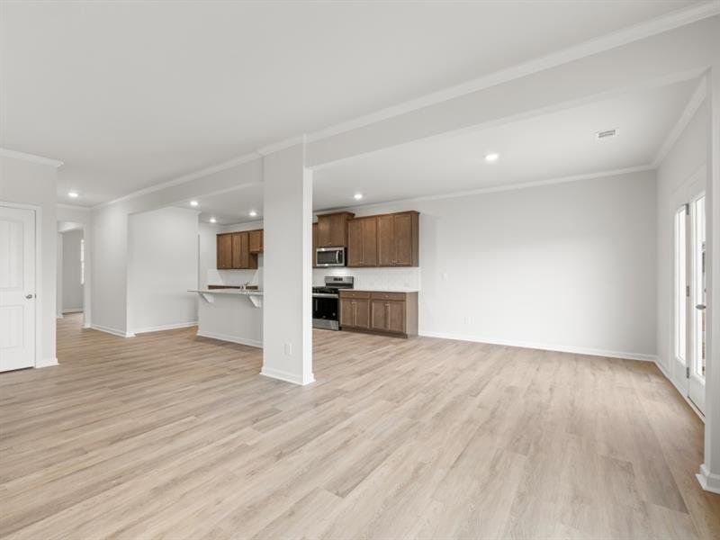 Spacious, unfurnished interior of a new home in Lost Creek, Dallas (Image 44).