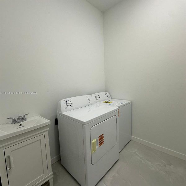 Furnished interior view inside a new home in , Lehigh Acres (Image 7).