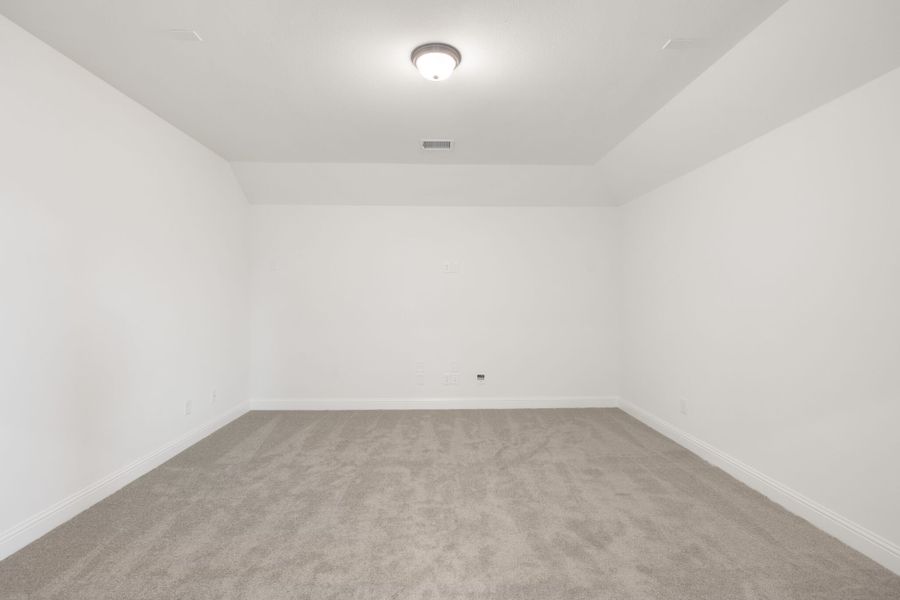 Spacious, unfurnished interior of a new home in Lake Breeze, Lavon (Image 40).