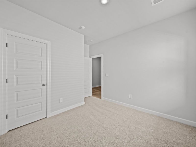 Spacious, unfurnished interior of a new home in Vickery Station, Woodruff (Image 17).