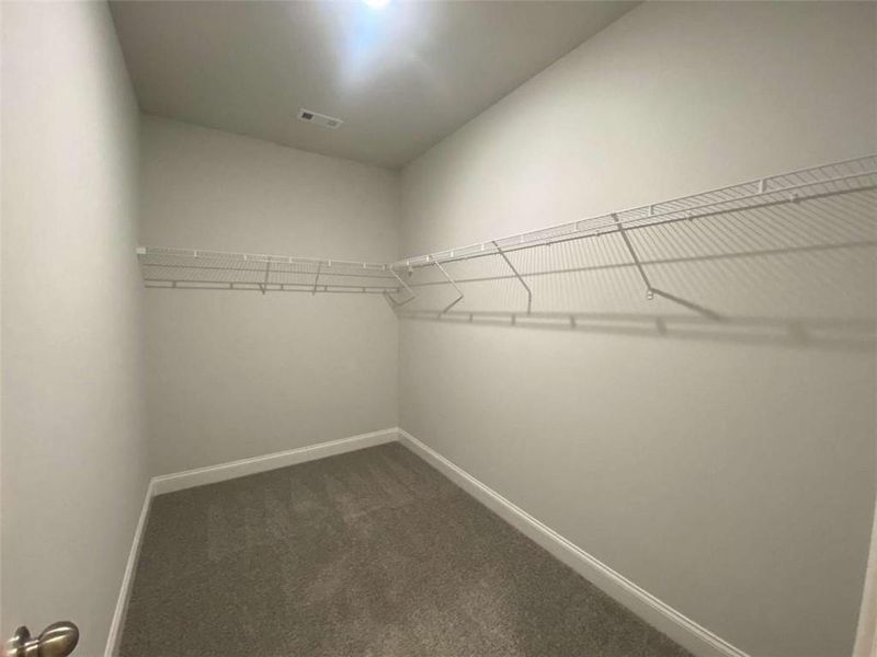 Spacious, unfurnished interior of a new home in , Jefferson (Image 27).