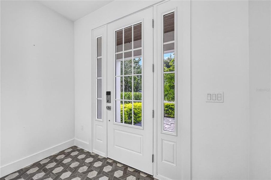 Spacious, unfurnished interior of a new home in , Sarasota (Image 25).
